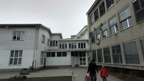 V oddelkih OŠ Savsko naselje je povprečno najmanj učencev na območju MOL, in sic