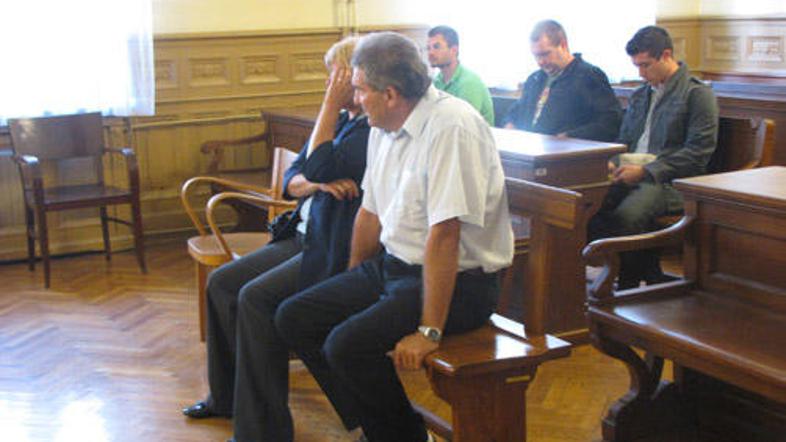 Voduškova je v joku pojasnila, da ni kriva.