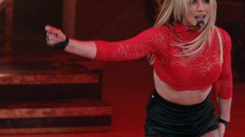 Britney se vse bolj postavlja na noge.