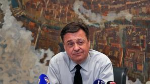 Janković meni, da politična pripadnost na volitvah ne bo imela velikega vpliva.(