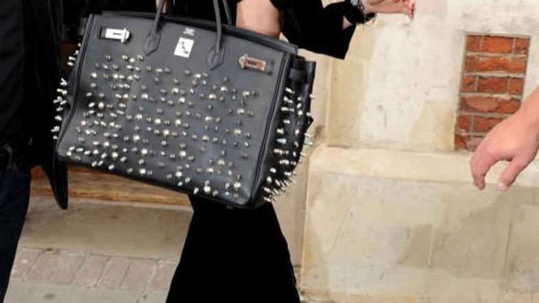 V čevljih bi Lady Gaga lahko skrivala prepovedane substance. (Foto: People)