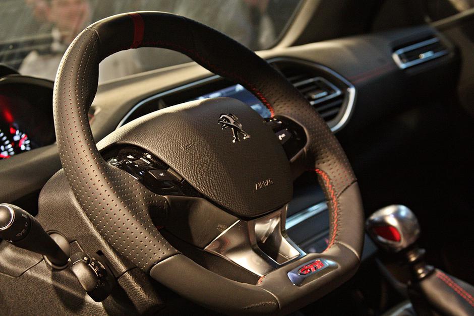 Peugeot 308 GTi | Avtor: Miha Pečoler/SAA