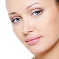 Naravna kozmetika kožo hrani in jo spodbuja, da sama proizvede učinkovine, ki ji