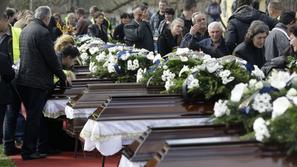pogreb Srbija strelski pokol