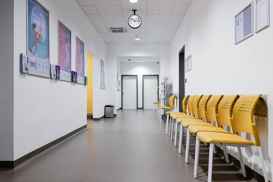 zdravstveni dom kočevje, čakalnica | Avtor: Saša Despot