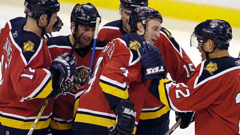 Hokejiste Floride je ob porazu razveselila vsaj zvesta navijačica.