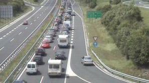 Zastoj pred cestninsko postajo Hrušica.