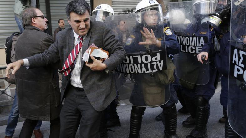 Atene, protesti, policija