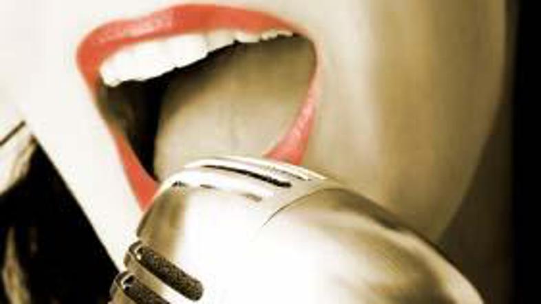 Zapeljujte s svojimi usti.