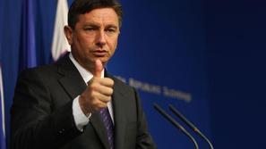 Pahor meni, da bi lahko že razpis referenduma vznemiril finančne trge. (Foto: Ni