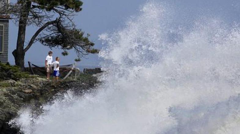 Hurikan Bill je pošteno razburkal morske vode ob vzhodni obali ZDA.