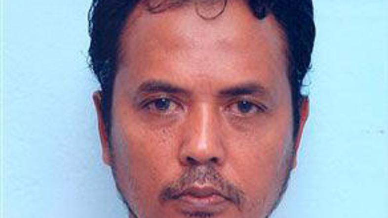 Teroristični osumljenec je pobegnil skozi toaletne prostore.