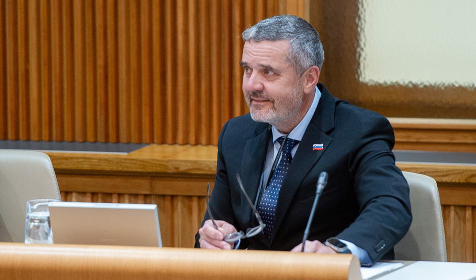 Ker se je zamerila Kajzerju, veleposlanica ne odhaja na Dansko