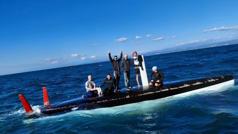 Izola: S prevrnjene jadrnice rešili šest podhlajenih članov posadke