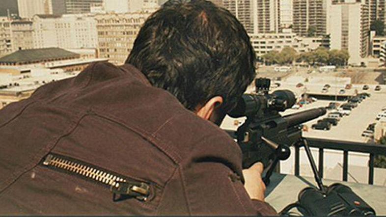 Agenti FBI so se spustili v lov na oboroženega napadalca, ki naj bi bil odgovore