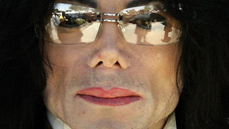 Po Jacksonovi smrti so se v javnosti pojavile številne bizarne zgodbe.