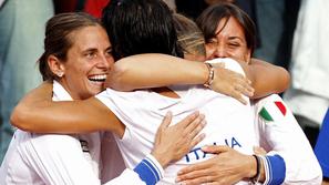 Flavia Pennetta se je s kolegicami veselila uvodnih dveh zmag, na koncu pa "mami