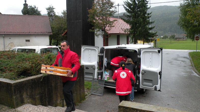 Fotografije %C4%8Dlanov Obmo%C4%8Dnega zdru%C5%BEenja RK Kranj, ki so pomagali v