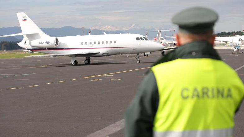 Predsednik vlade Borut Pahor in ministri bi morali na jutrišnji seji vlade sklen