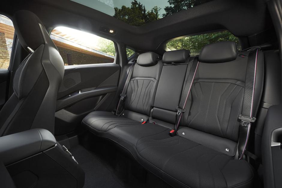 BMW iX4 | Avtor: BMW