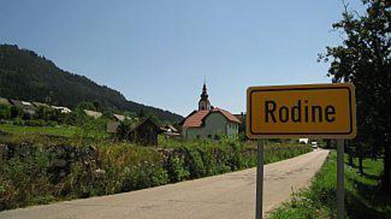 Civilna iniciativa nasprotuje gradnji petstanovanjskih hiš.