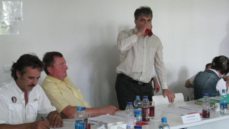Ivan Sušin (na fotografiji stoji) je za Žurnal24 potrdil, da ga je stranka SLS ž
