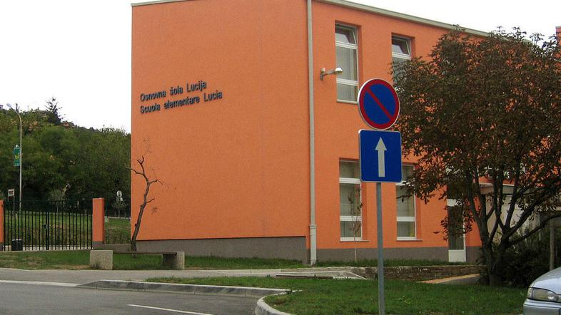 Danes bo znan rezultat brisa, ki je bil odvzet učenki lucijske osnovne šole; str
