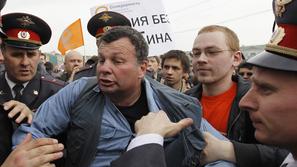 V Moskvi se je na različnih shodih zbralo več deset tisoč ljudi. (Foto: Reuters)
