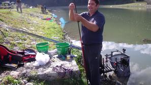 Ribiči, ki imajo na akumulaciji Hidro-elektrarne Boštanj urejene ribolovne proge