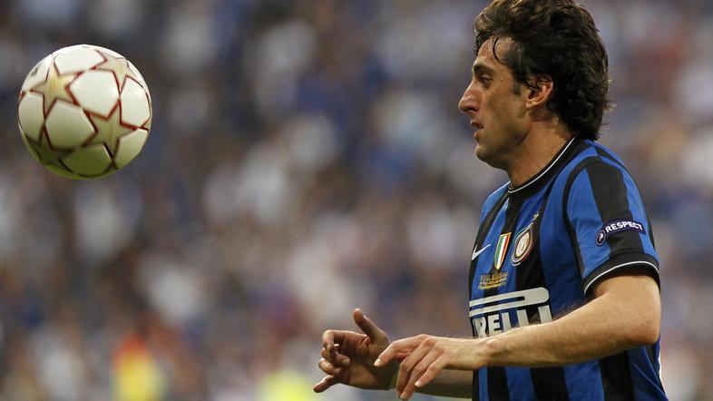 Diego Milito je nov nogometni bog, a to še ne pomeni, da bo v prvi enajsterici a