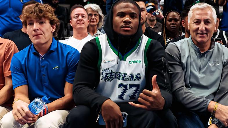 Micah Parsons v dresu Dončića