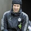sport 07.04.14. Petr Cech, vratar, Chelsea's Petr Cech arrives for training 05 N