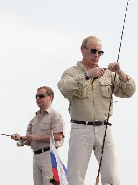 Medvejev in Putin na ribarjenju