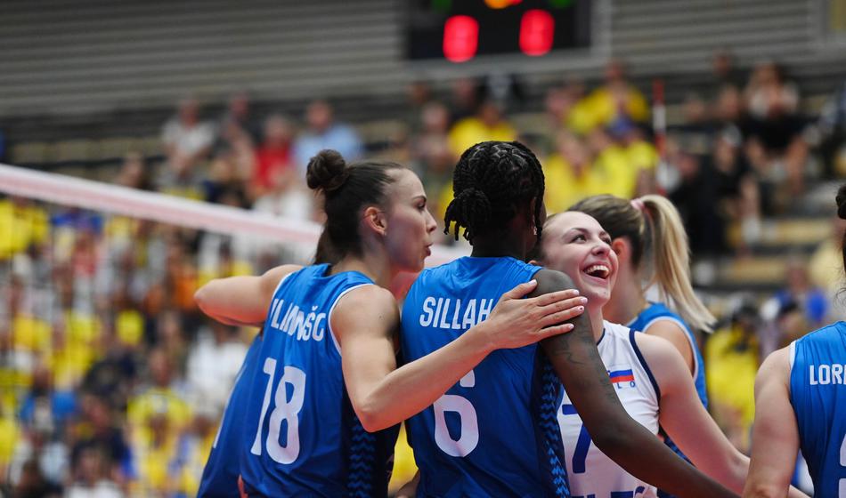 Slovenke že imele zaključno žogo, a so prvi dvoboj dobile domačinke