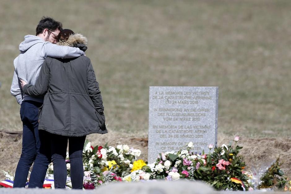 Kraj nesreče letala Germanwings | Avtor: EPA/YOAN VALAT ATTENTION 
