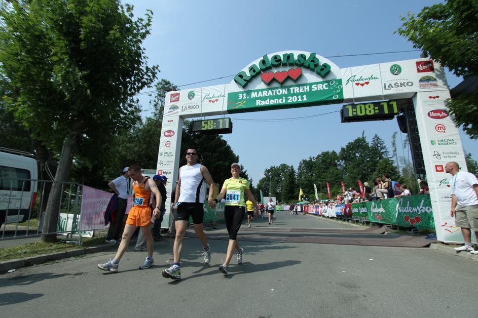 Če želite visokoresolucijsko fotografijo, nam pošljite elektronsko sporočilo na 
