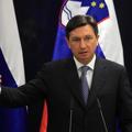 Borut Pahor (v ozadju poleg slovenske ruska zastava)