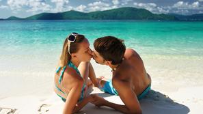 par, partnerja, plaža, poljub
