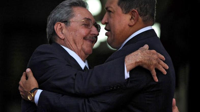 Hugo Chavez je kubanskega predsednika Raula Castra sprejel odprtih rok.