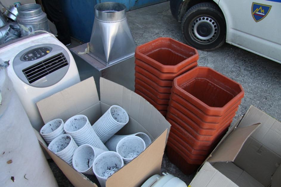 Zasežena droga in orožje