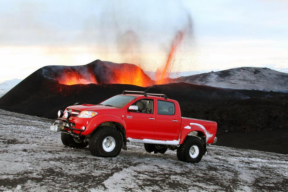 Toyota hilux na ognjeniku Eyjafallajökull na Islandiji. (Foto: Autoblog)