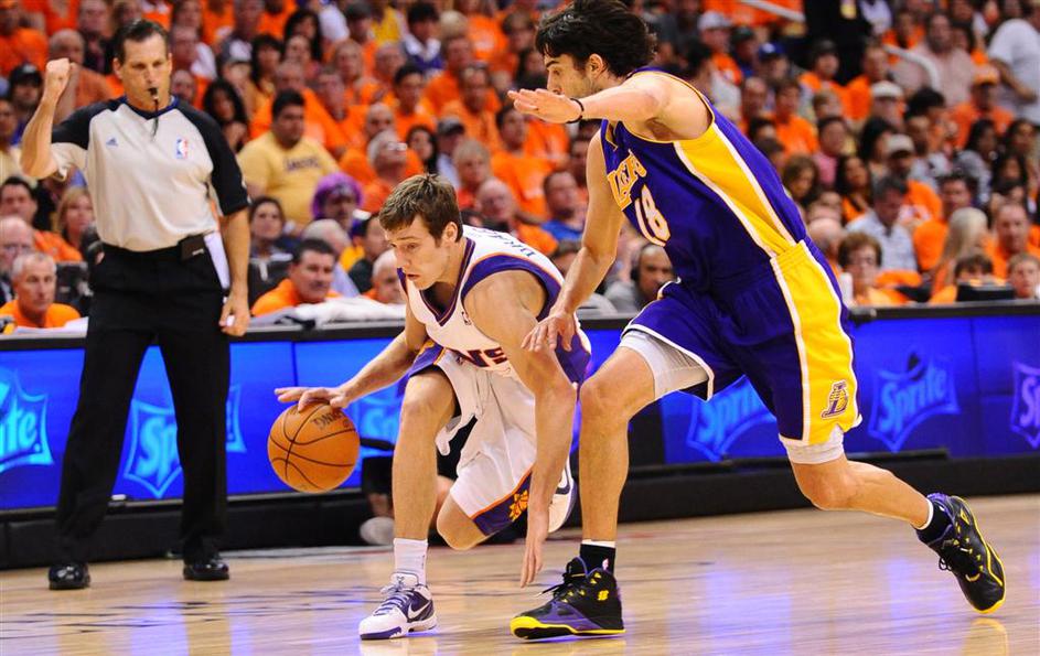 Goran Dragić (levo) postaja vse pomembnejši člen Phoenixa, Saša Vujačić (desno) 