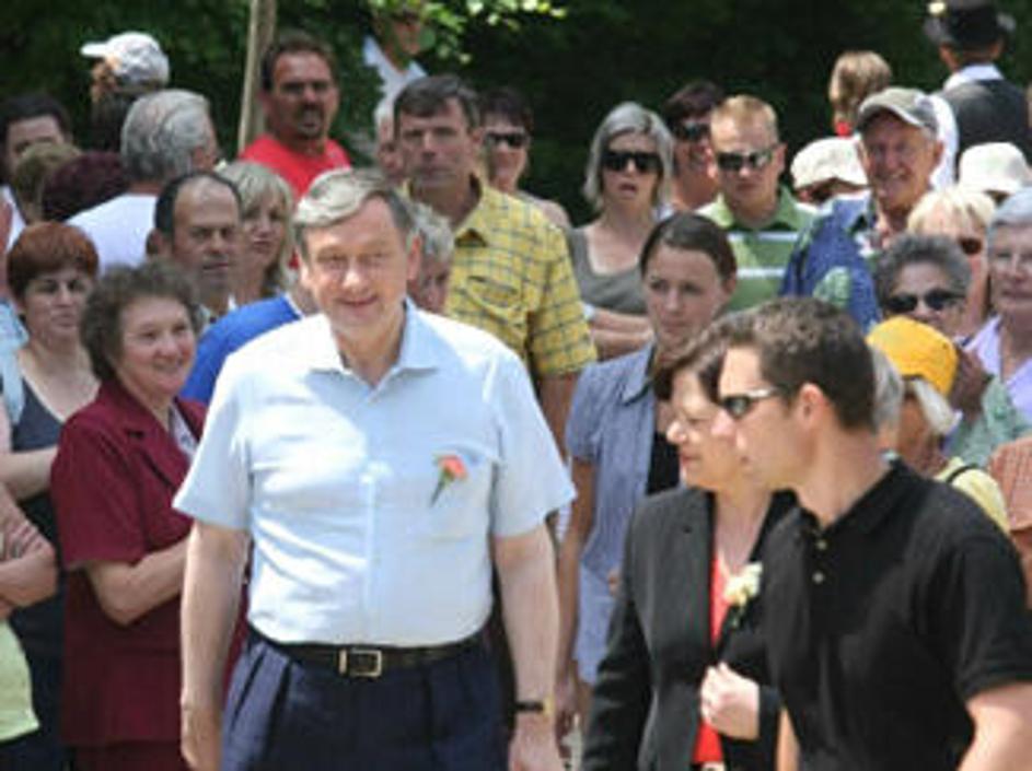 Predsednik Danilo Türk je ob lipi povedal: "Našo neodvisnost smo si izborili na 