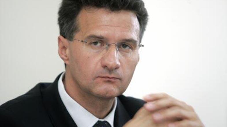 Po Cviklovih besedah fotokopirni stroj v prostorih, kjer se hranijo tudi tajni p