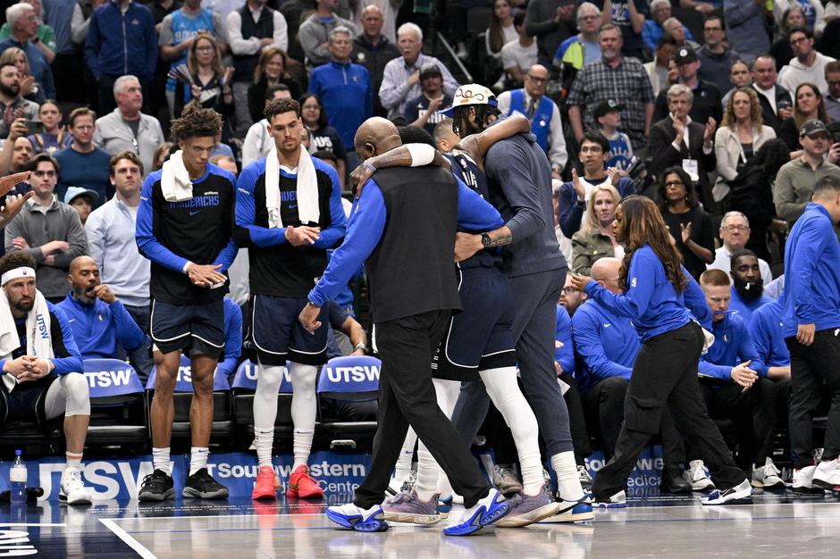 Kyrie Irving poškodba Mavs Kings | Avtor: Profimedia