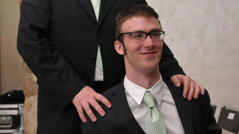 Gal Jakič (na sliki z očetom Romanom) je nastope v Vancouvru začel z 29. mestom.