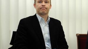 Poslanci SD so ministru svoje vlade Mateju Lahovniku poslali poslansko vprašanje