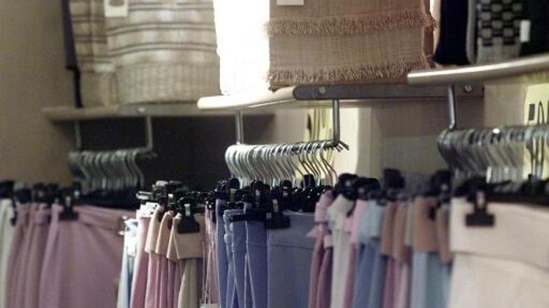 Septembra sta se najbolj podražili obleka in obutev.