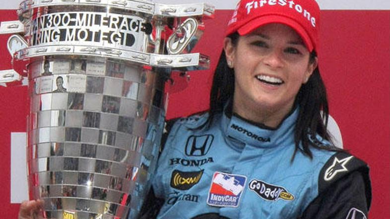 Danica Patrick je kot prva ženska zmagala na dirki serije Indy.