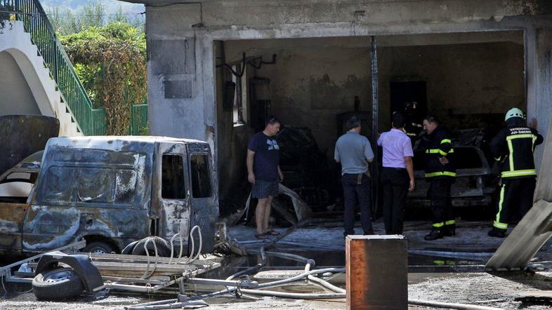 Požar avtomehanične delavnice na Murterju.